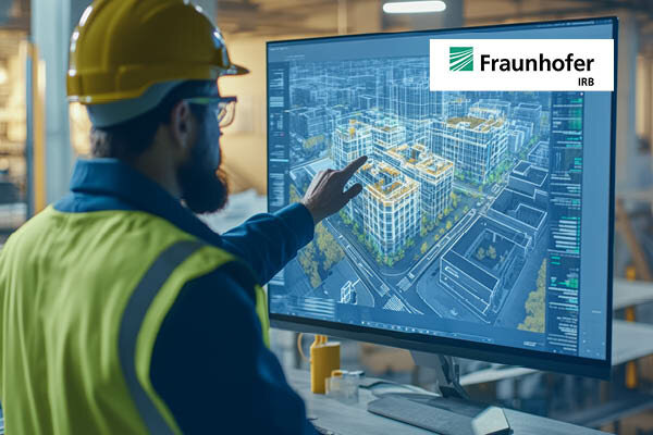 Ein Mann mit Bart und Bauhelm betrachtet auf einem Monitor den Plan eines Gebäudes. Man blickt ihm über die Schulter. | © Mikhail Vorobev – stock.adobe.com